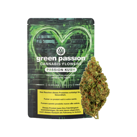 CBD Blüten Passion Kush von Green Passion – Hochwertige Schweizer Indoor-Qualität mit intensivem Kush-Aroma. Verpackung und Blüte in Nahaufnahme.